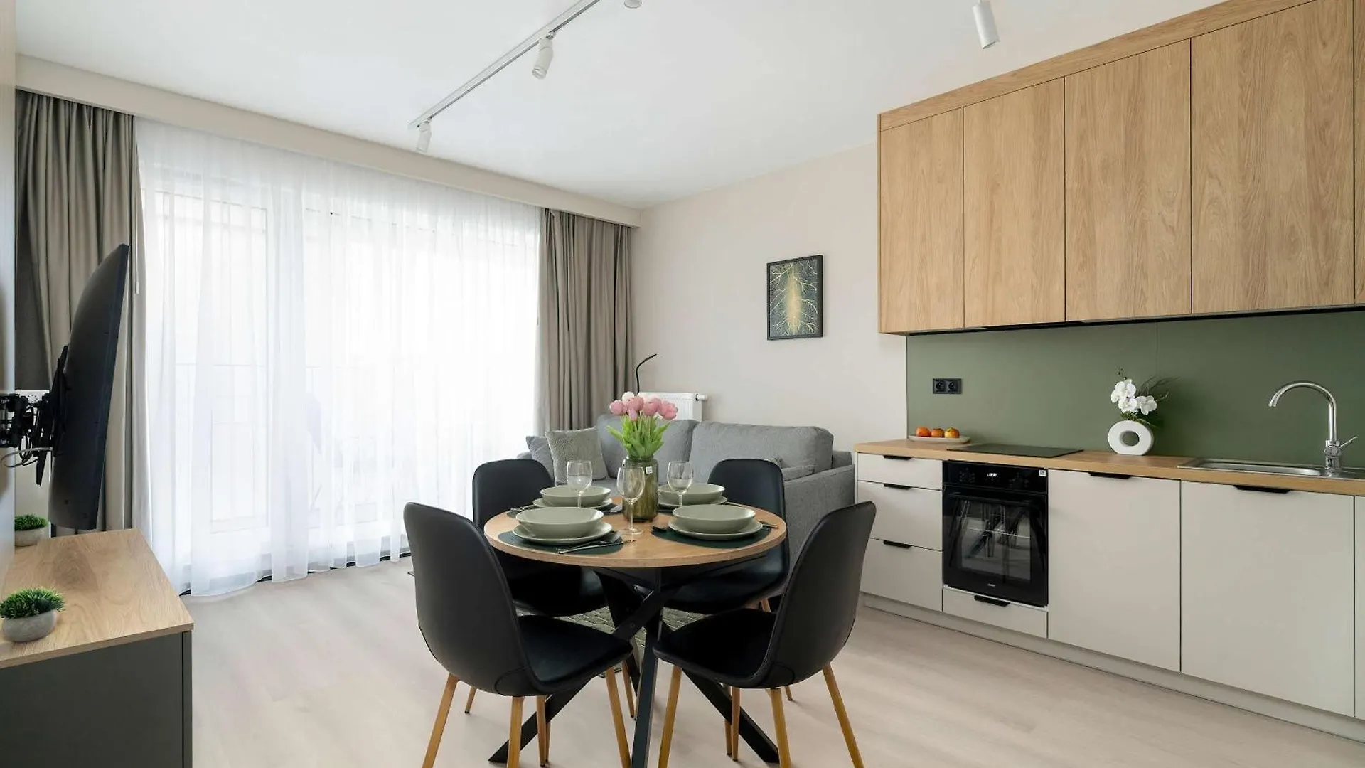Comfortable Apartment With Air Conditioning By Renters Prestige Poznań Polen